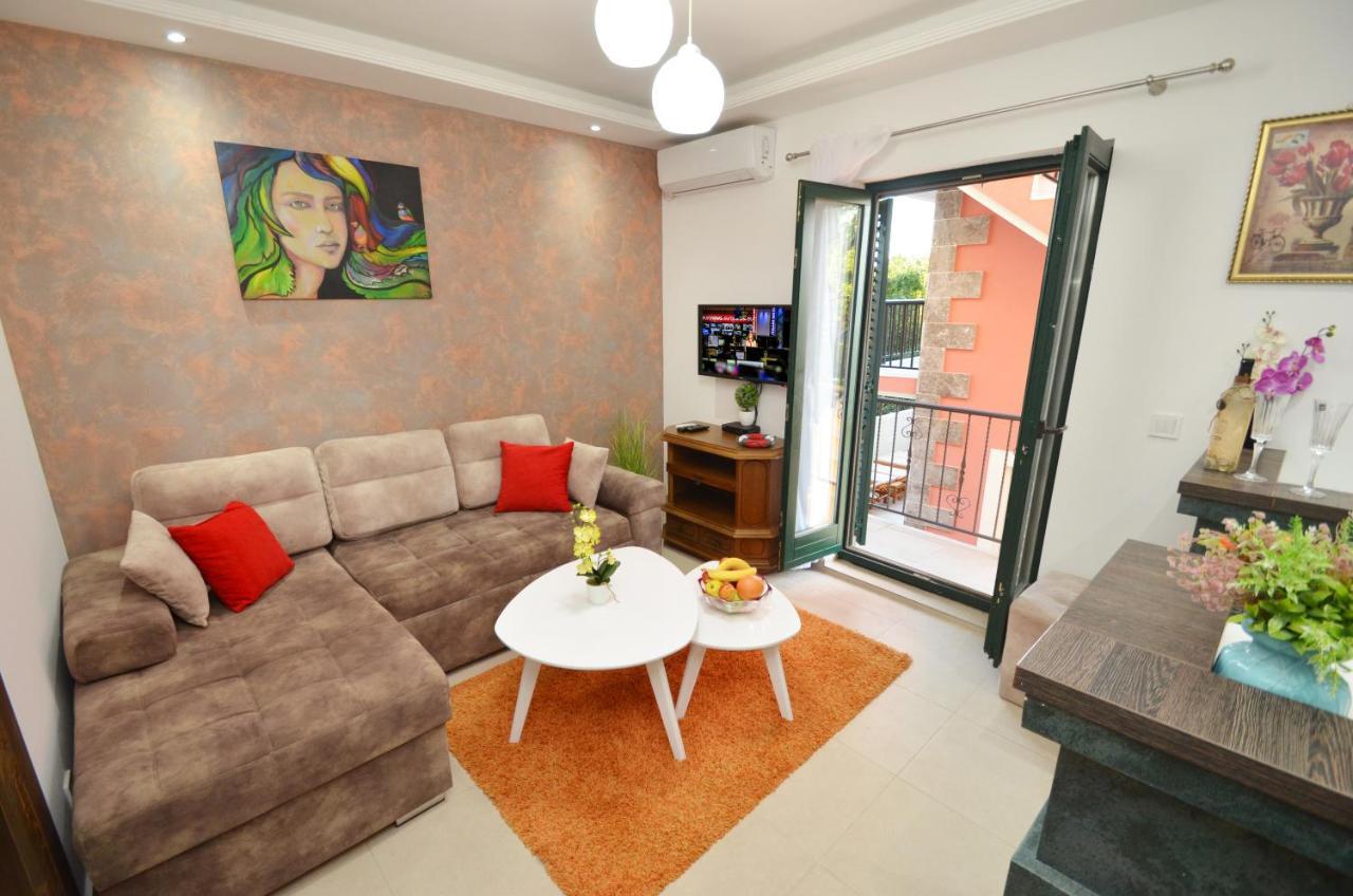 Apartments Lux S ティヴァト エクステリア 写真