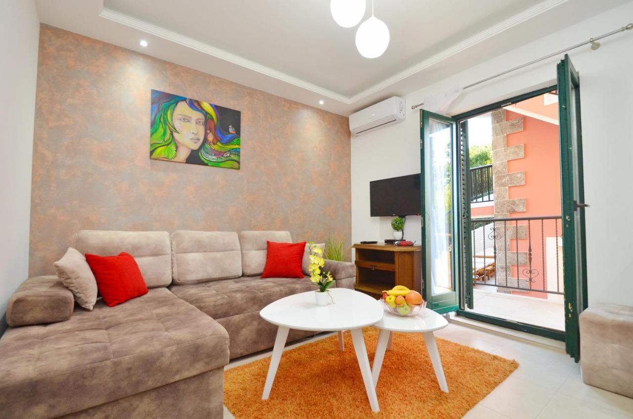 Apartments Lux S ティヴァト エクステリア 写真